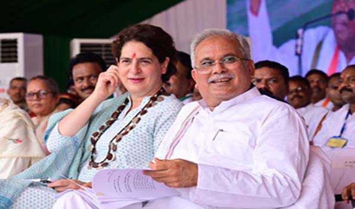 प्रियंका एवं भूपेश ने मुख्यमंत्री आदिवासी परब सम्मान निधि योजना’ का किया शुभारंभ